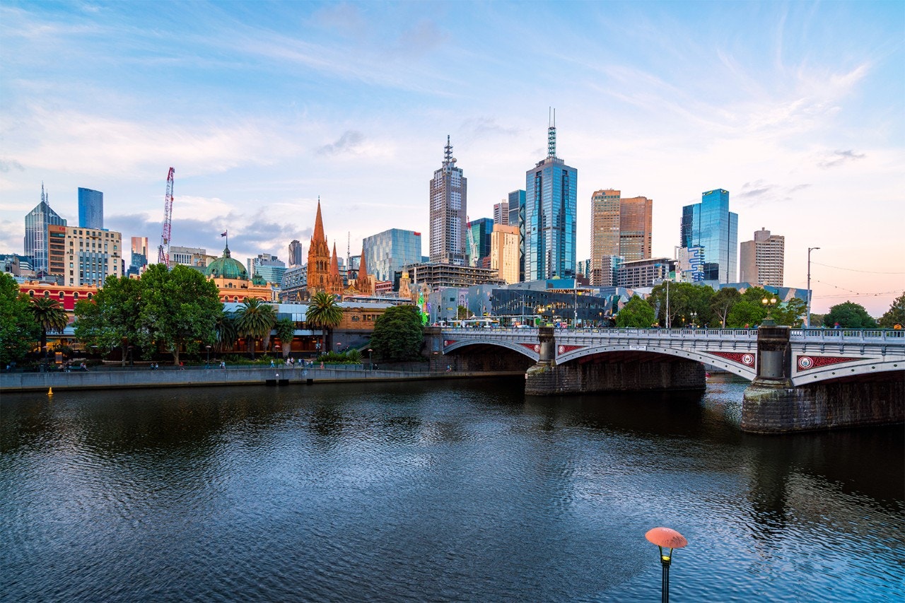 Centre-ville de Melbourne, Australie, avec la rivière au premier plan