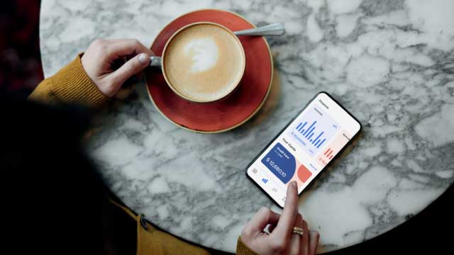 Peminum kopi bekerja di bidang keuangan