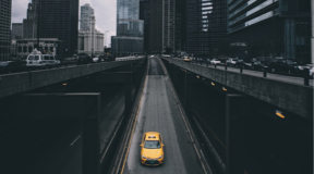 Vos applications et vos données doivent pouvoir se déplacer de manière transparente d'un environnement à un autre. Une approche d'intégration hybride - comme ce taxi - peut connecter des environnements très différents.