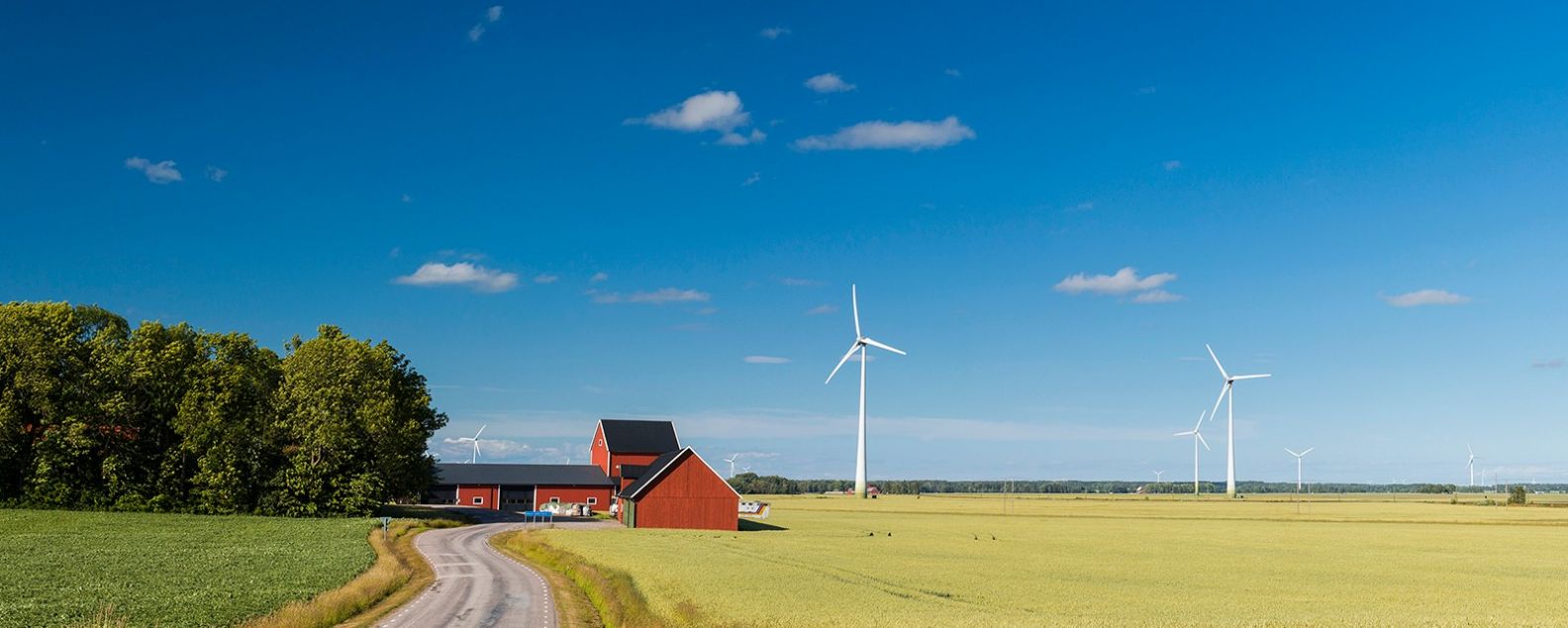 Campagne suédoise et éoliennes