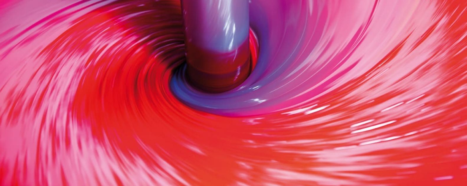 紫と赤の化学物質が混合されている大きなバット