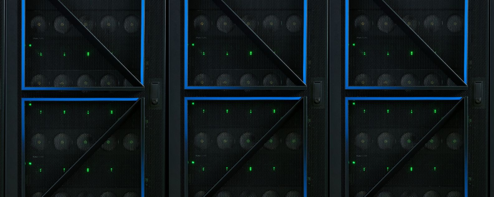 Um rack de servidores IBM Power