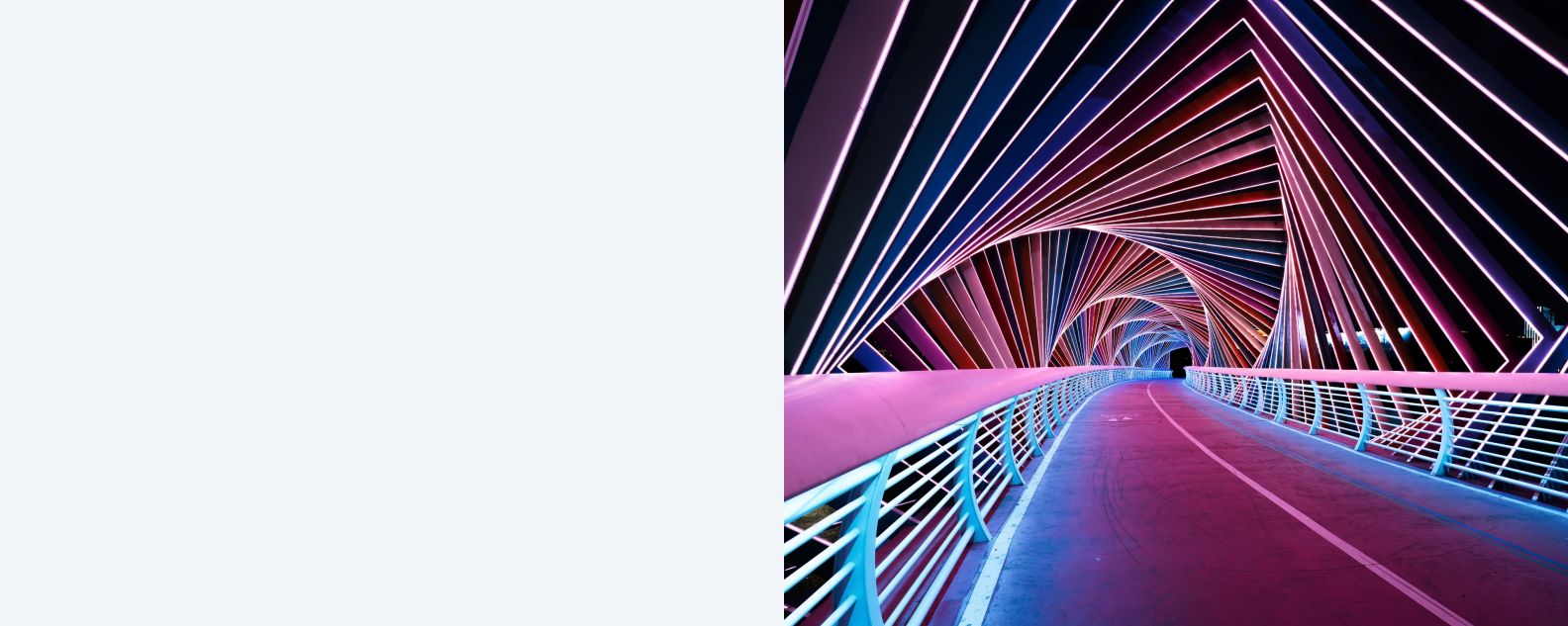 여러 색상의 도로와 터널을 묘사한 그래픽 일러스트