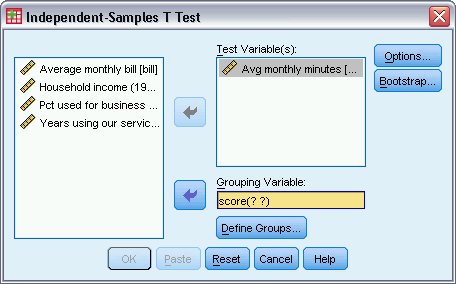 مربع حوار اختبار ت للعينات المستقلة لتحديد متغيرات الاختبار ومتغيرات التجميع